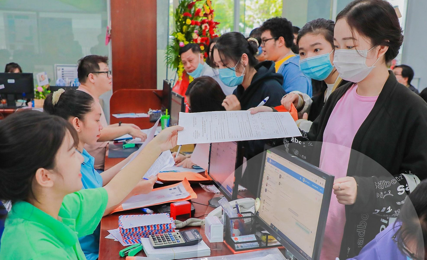 Thí sinh làm thủ tục nhập học tại trường ĐH Công nghiệp Thực phẩm TP. HCM năm 2020.