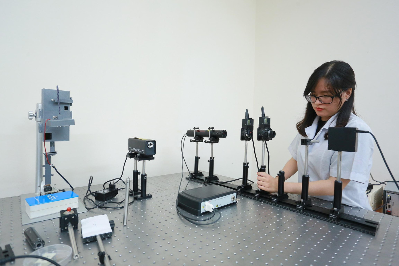 Sinh viên trường ĐH Quốc tế trong giờ nghiên cứu, thực hành.