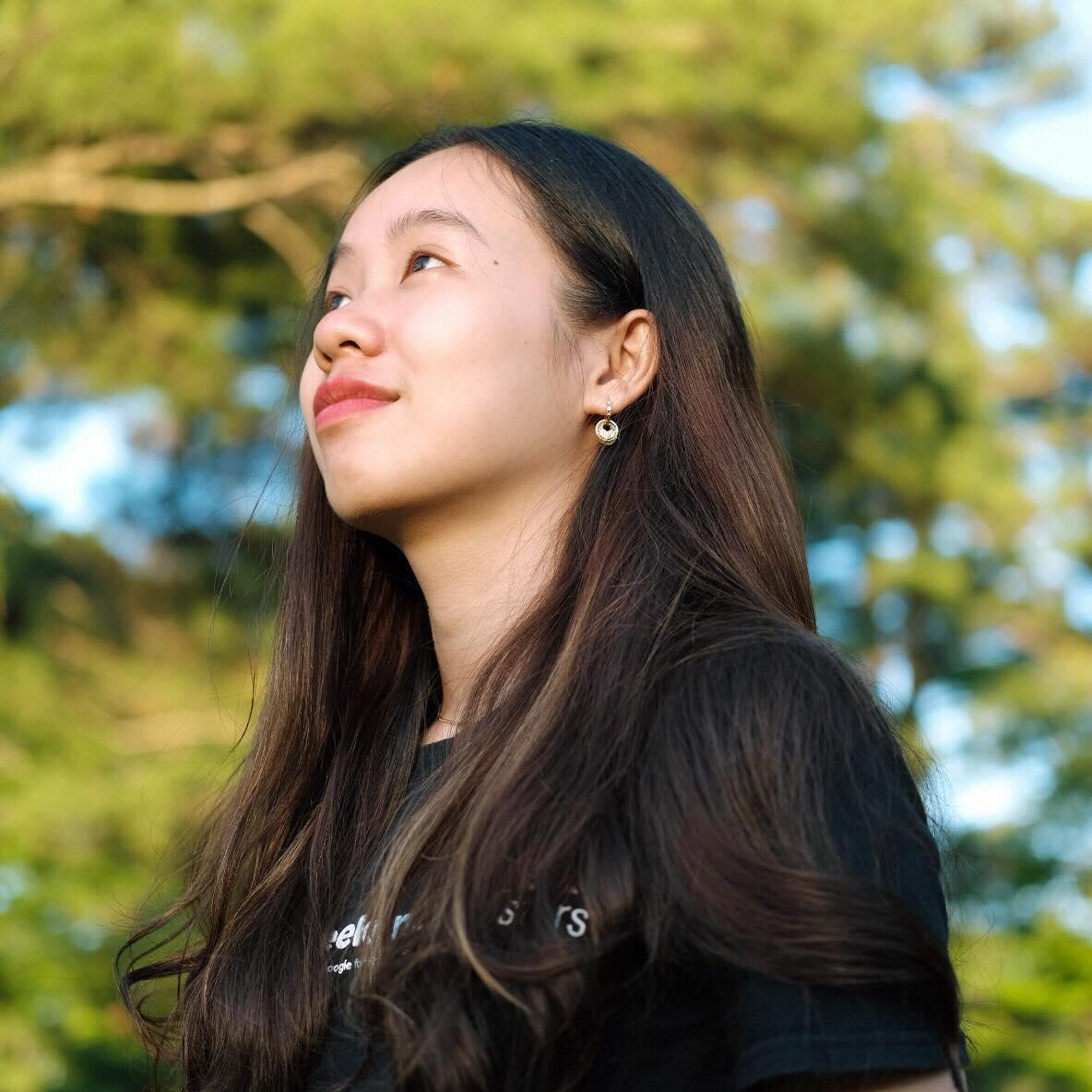 Theo đuổi lĩnh vực kinh tế là mục tiêu của Đặng Quỳnh Giao. Theo đuổi lĩnh vực kinh tế là mục tiêu của Đặng Quỳnh Giao.