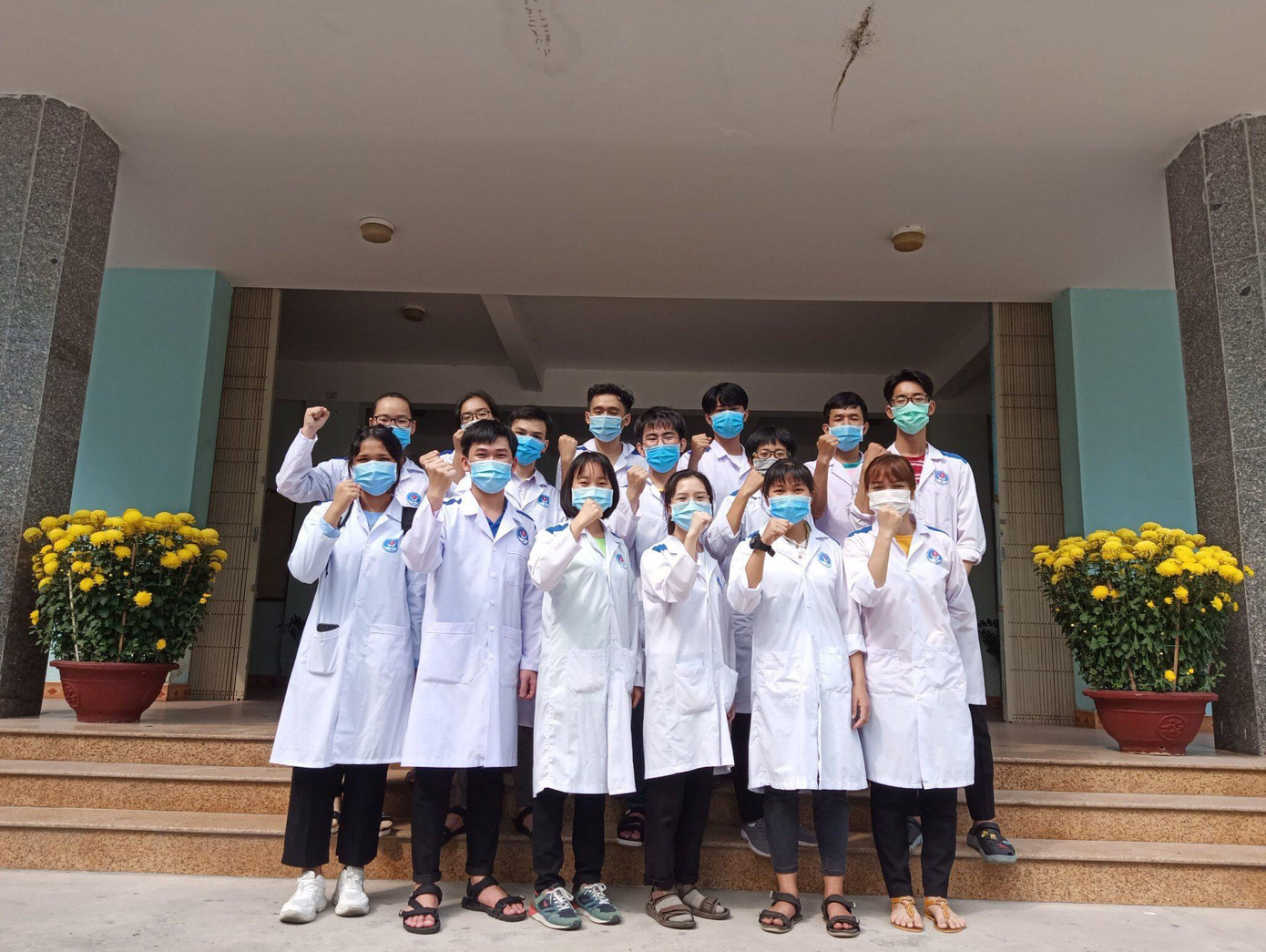 Tình nguyện viên ĐH Kỹ thuật Y Dược Đà Nẵng nhập cuộc cùng ngành Y tế chống dịch. Tình nguyện viên ĐH Kỹ thuật Y Dược Đà Nẵng nhập cuộc cùng ngành Y tế chống dịch.