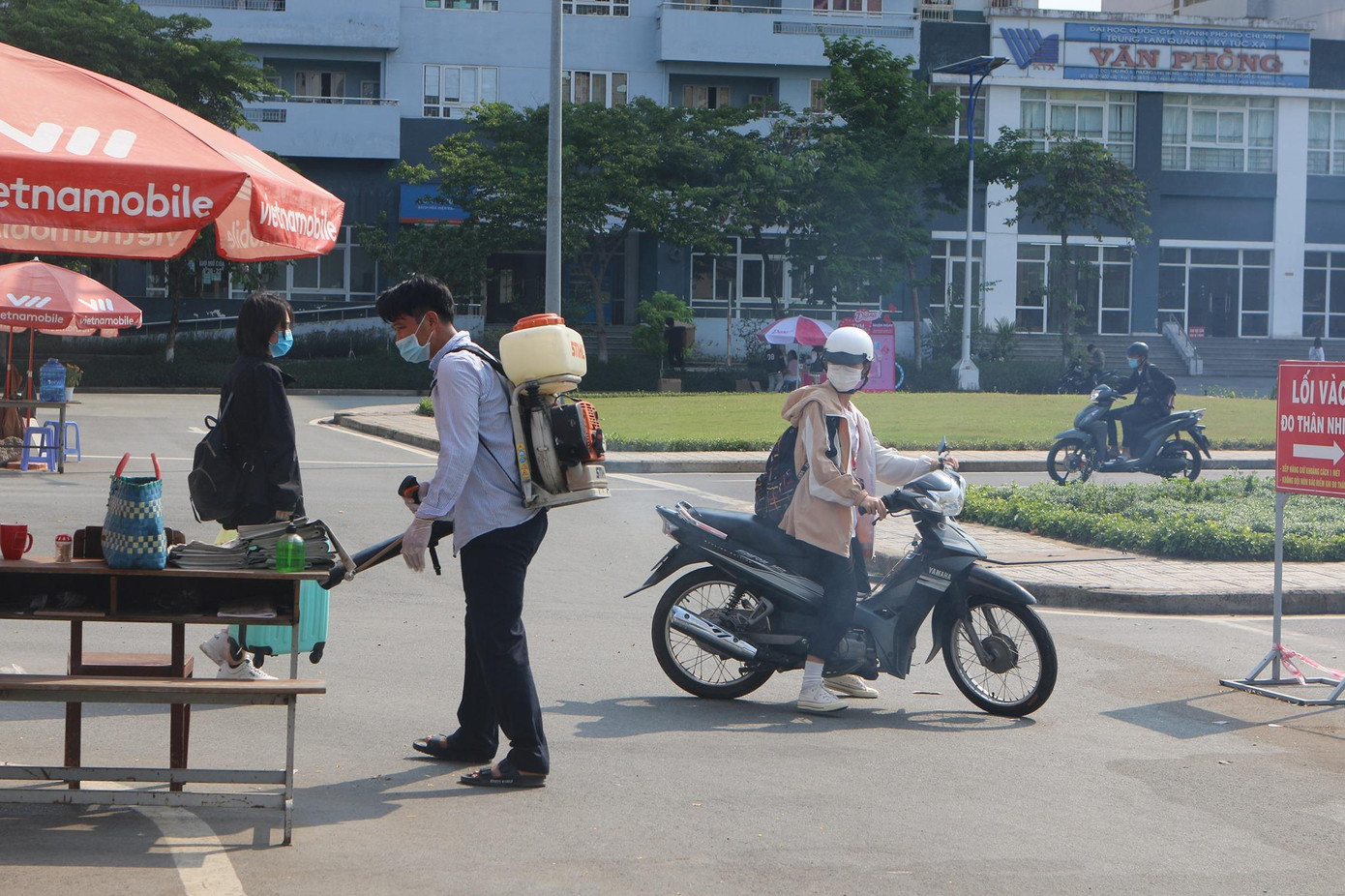 Sinh viên tại KTX ĐHQG TP. HCM được khuyến cáo trở về nhà.