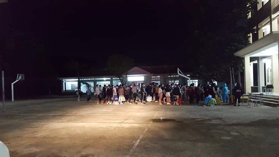 Nhóm cách ly được tiếp nhận tại Trung tâm Giáo dục quốc phòng - an ninh ĐHQG TP. HCM đêm qua. Ảnh: TTGDQP AN Nhóm cách ly được tiếp nhận tại Trung tâm Giáo dục quốc phòng - an ninh ĐHQG TP. HCM đêm qua. Ảnh: TTGDQP AN