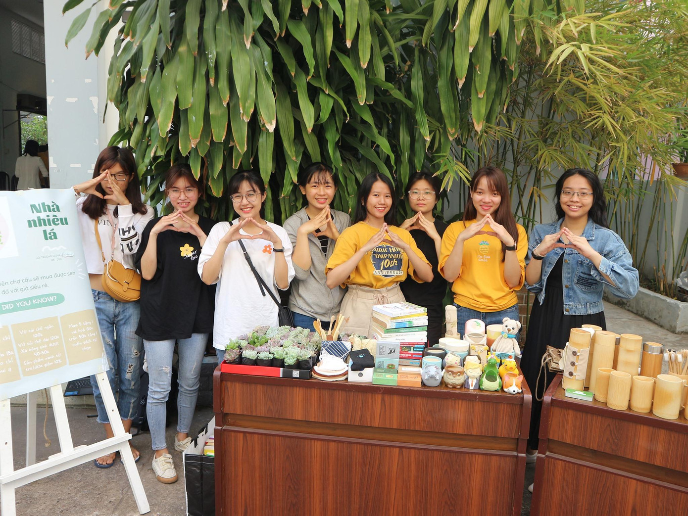 "Nhà nhiều lá" tham gia một sự kiện môi trường tại TP. HCM. "Nhà nhiều lá" tham gia một sự kiện môi trường tại TP. HCM.