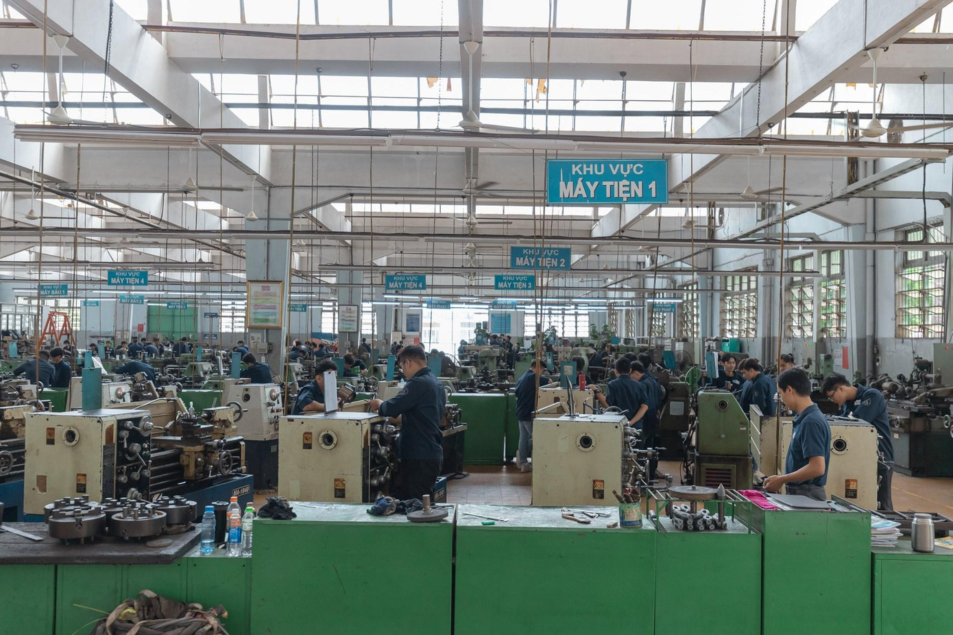 Các học phần thực hành, đồ án của sinh viên ĐH Sư phạm Kỹ thuật TP. HCM vẫn được tiến hành để đảm bảo tiến độ năm học nhưng phải tuân thủ việc phòng chống dịch.