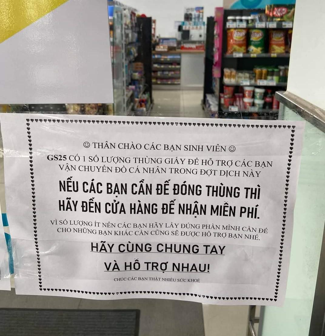 Một cửa hàng tại khu vực KTX hỗ trợ miễn phí thùng giấy cho sinh viên. Một cửa hàng tại khu vực KTX hỗ trợ miễn phí thùng giấy cho sinh viên.