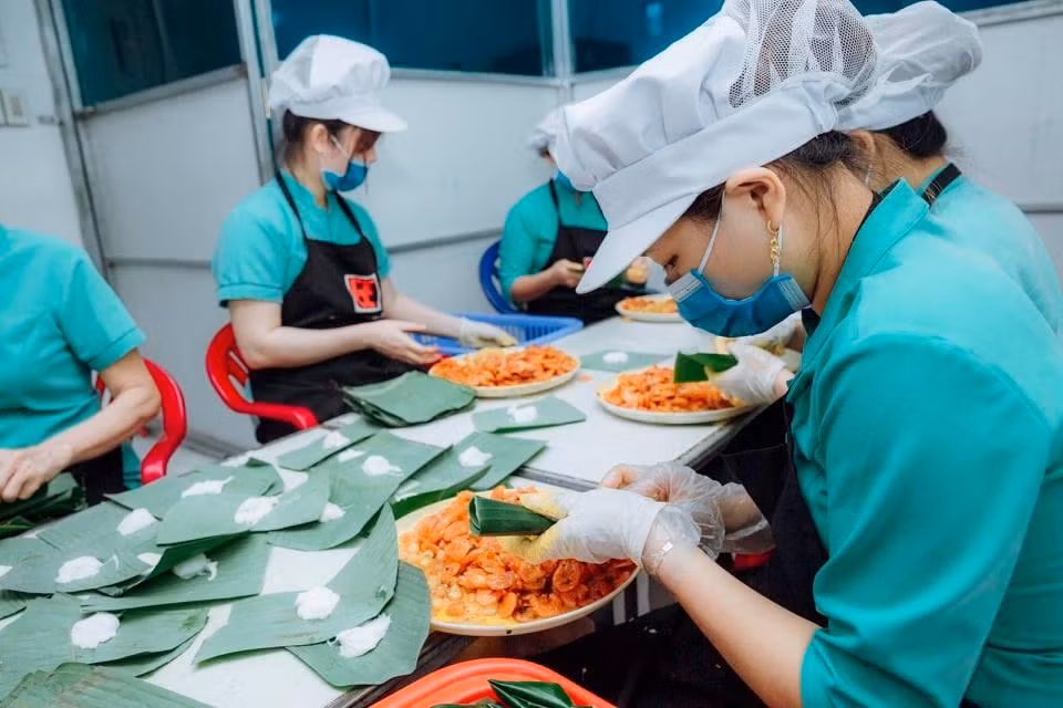 1 triệu bánh bột lọc sẽ được bạn trẻ Huế làm để gửi vào Sài Gòn. Ảnh: PT