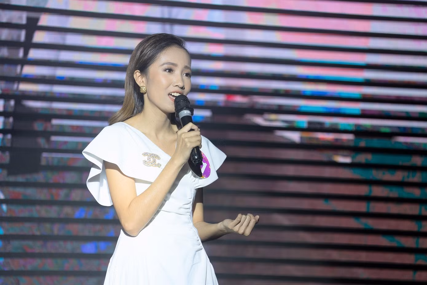 Khánh Linh trong đêm Chung kết "MCA Sincere Star". Khánh Linh trong đêm Chung kết "MCA Sincere Star".