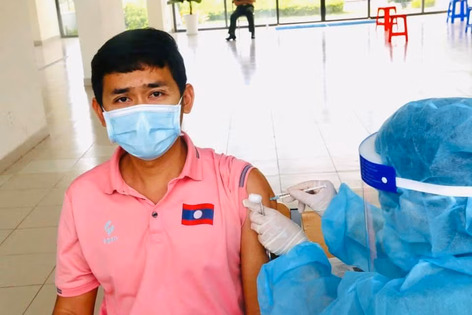 60 sinh viên Lào được tiêm vaccine trong đợt này.