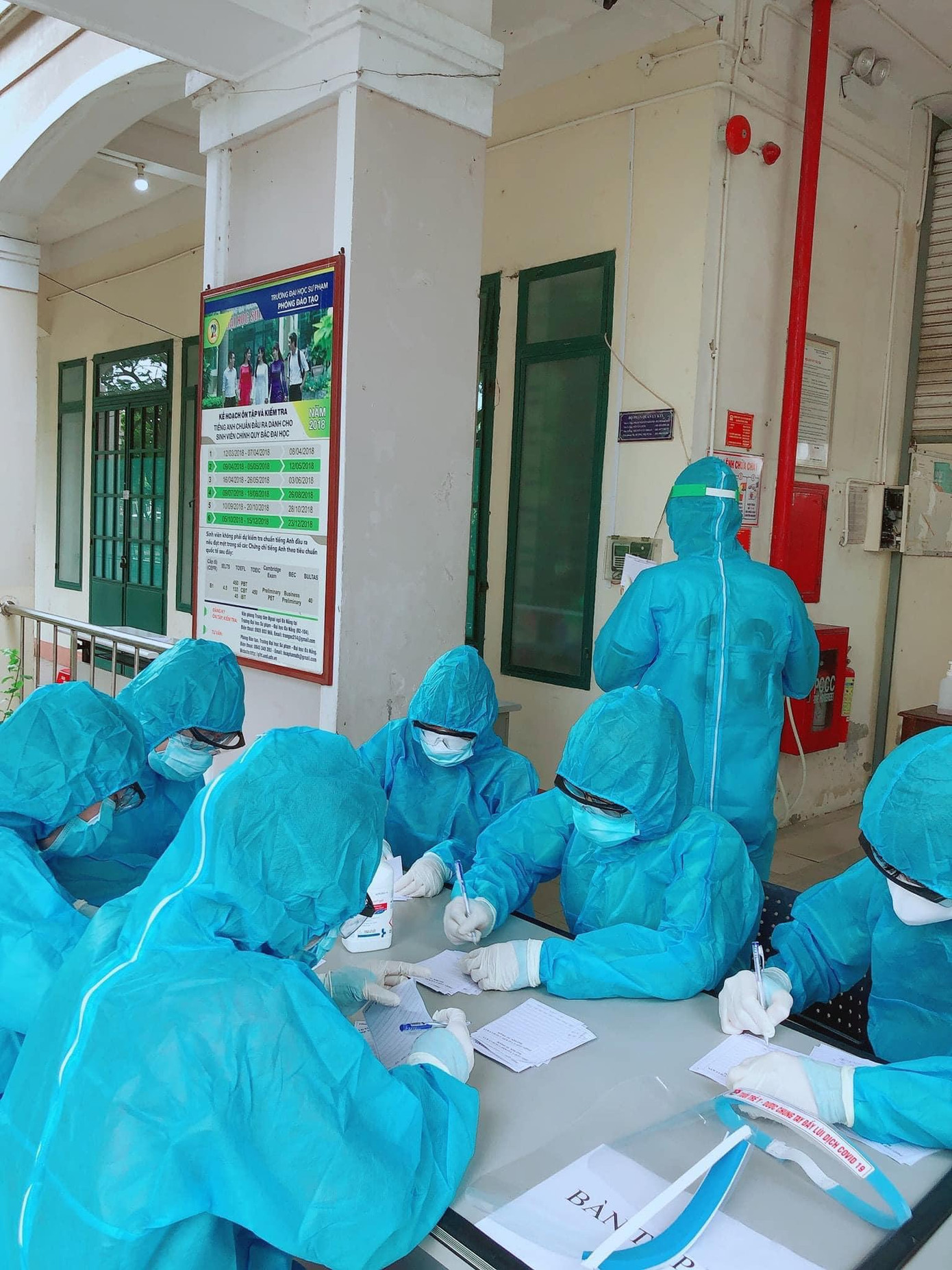 Tình nguyện viên tham gia hỗ trợ phòng chống dịch tại TP. Đà Nẵng, tháng 8/2020.