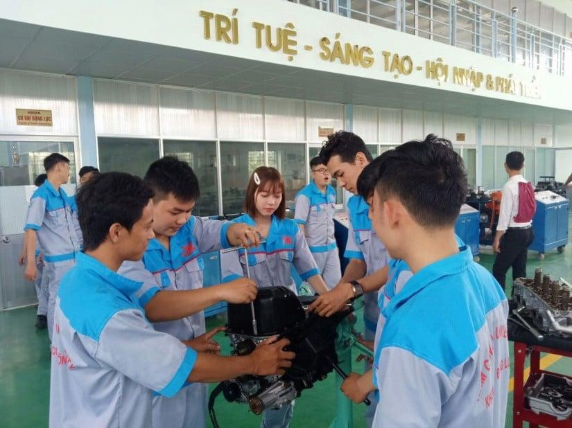 Sinh viên Cần Thơ sẽ có thêm nhiều hoạt động hướng nghiệp, đào tạo từ Trung tâm Hỗ trơ và phát triển sinh viên. Sinh viên Cần Thơ sẽ có thêm nhiều hoạt động hướng nghiệp, đào tạo từ Trung tâm Hỗ trơ và phát triển sinh viên.