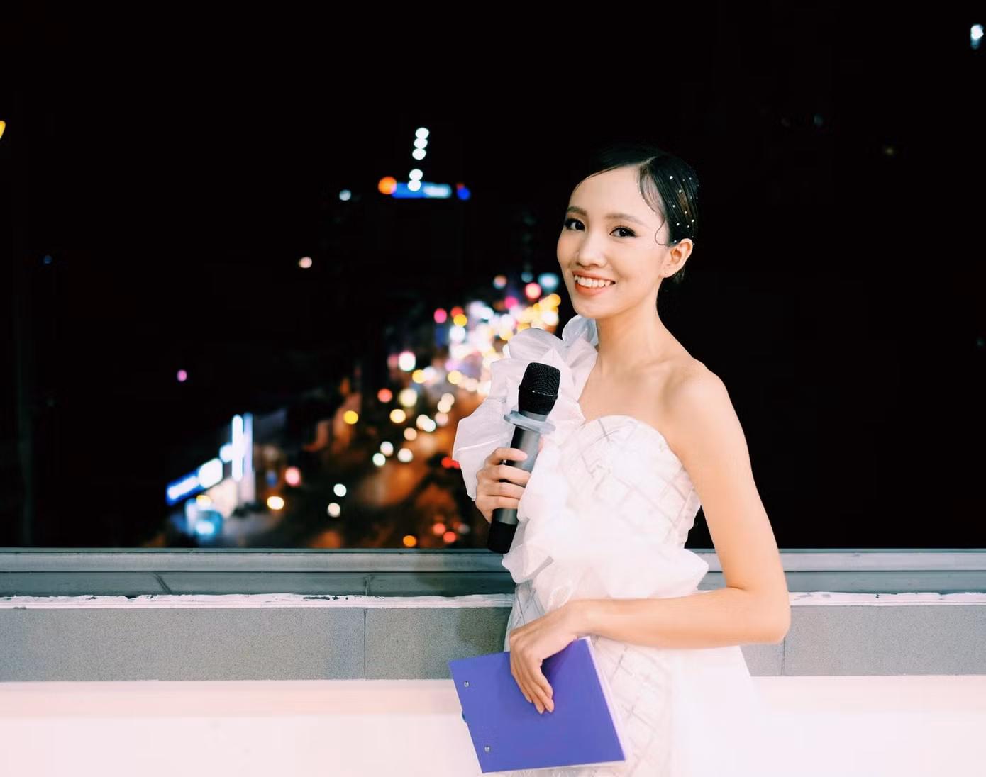 Cho đến lúc tốt nghiệp đại học, Khánh Linh vẫn chưa có ý định theo nghề MC chuyên nghiệp. Cho đến lúc tốt nghiệp đại học, Khánh Linh vẫn chưa có ý định theo nghề MC chuyên nghiệp.