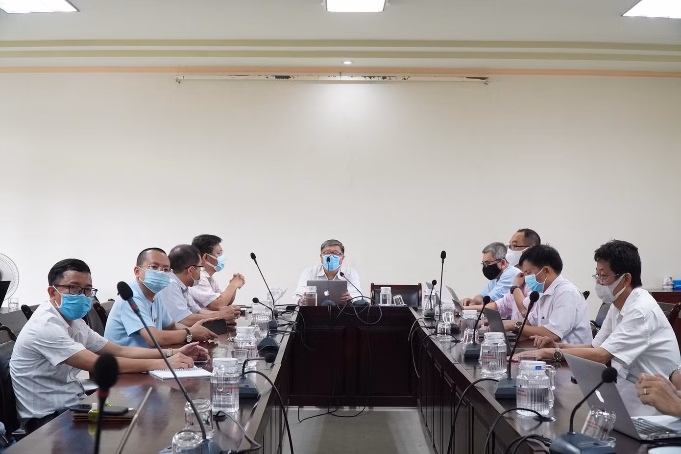Trường ĐH Bách Khoa (ĐH Đà Nẵng) họp triển khai kế hoạch dạy trực tuyến và phòng chống dịch COVID-19.