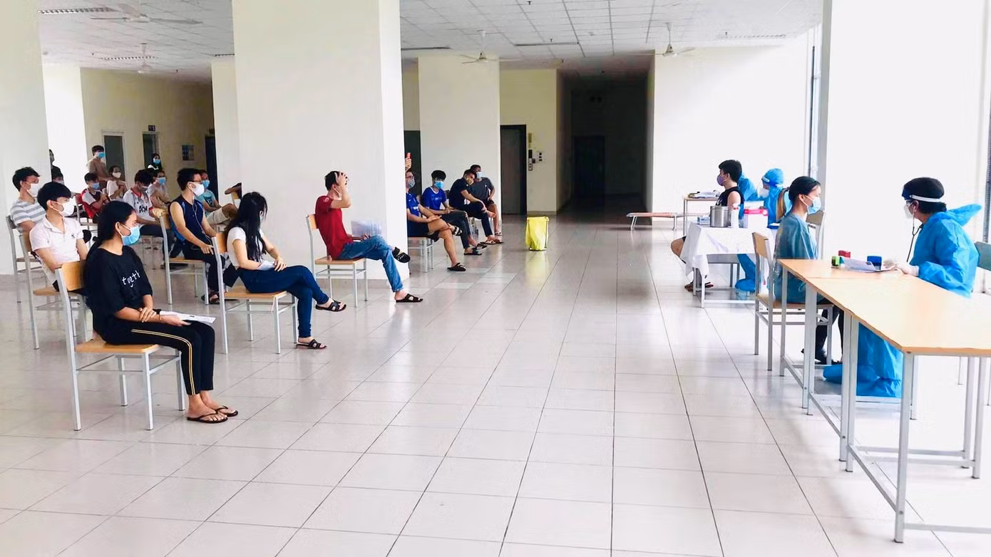 Sinh viên tại KTX ĐHQG TP. HCM tiêm mũi 2 ngày 14/9/2021. Sinh viên tại KTX ĐHQG TP. HCM tiêm mũi 2 ngày 14/9/2021.