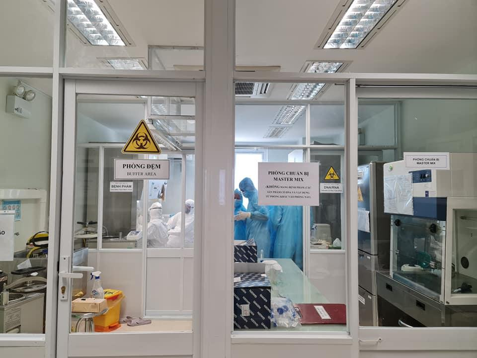 Gần 10.000 mẫu đã được Bệnh viện trường ĐH Y Dược Huế xét nghiệm hồi tháng 3/2021. Ảnh: ĐH YD Huế