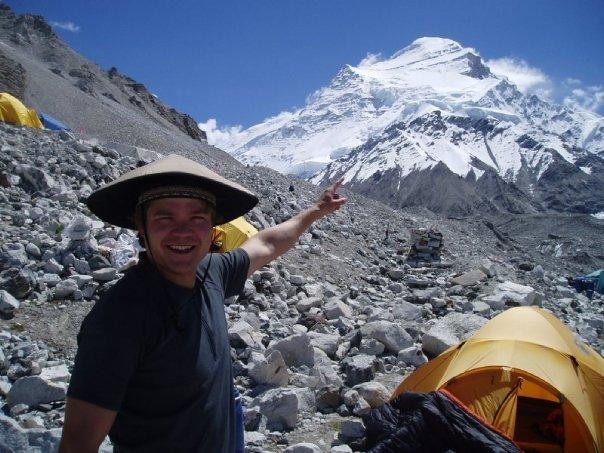 Bo Parfet và một trong 7 đỉnh núi anh đã chinh phục.