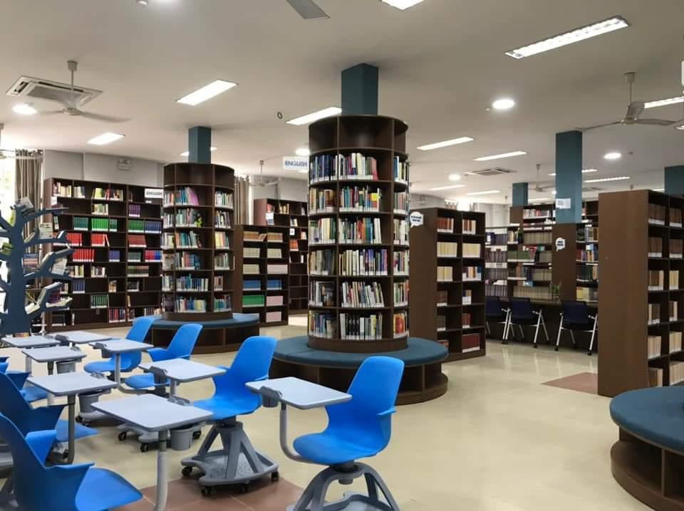 Trung tâm CNTT và học liệu tại trường ĐH Ngoại ngữ (ĐH Đà Nẵng). Trung tâm CNTT và học liệu tại trường ĐH Ngoại ngữ (ĐH Đà Nẵng).