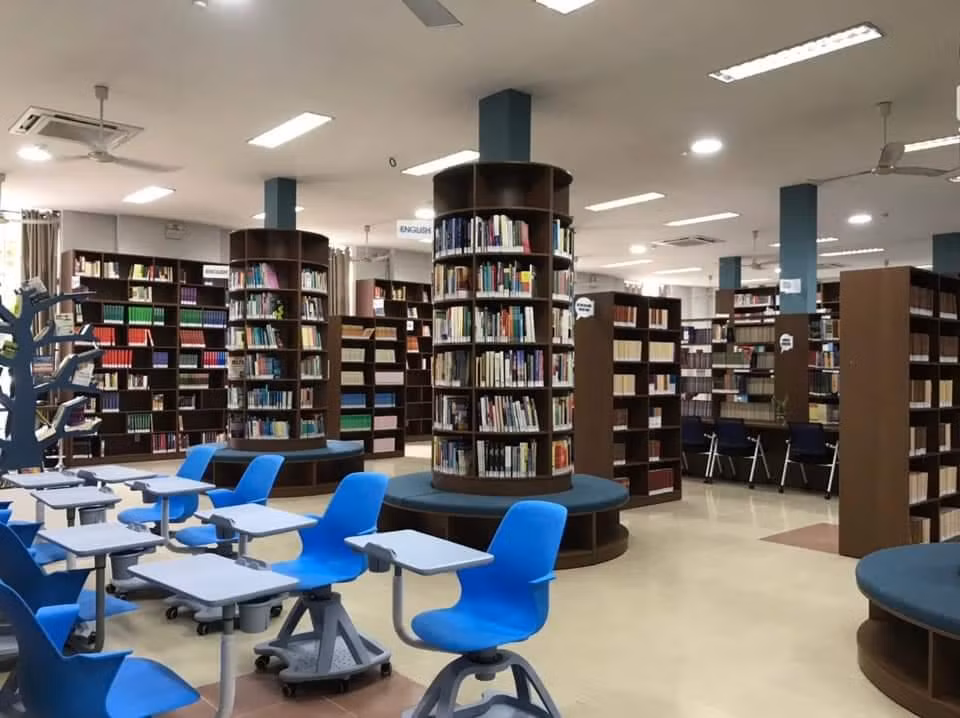 Trung tâm CNTT và học liệu tại trường ĐH Ngoại ngữ (ĐH Đà Nẵng).