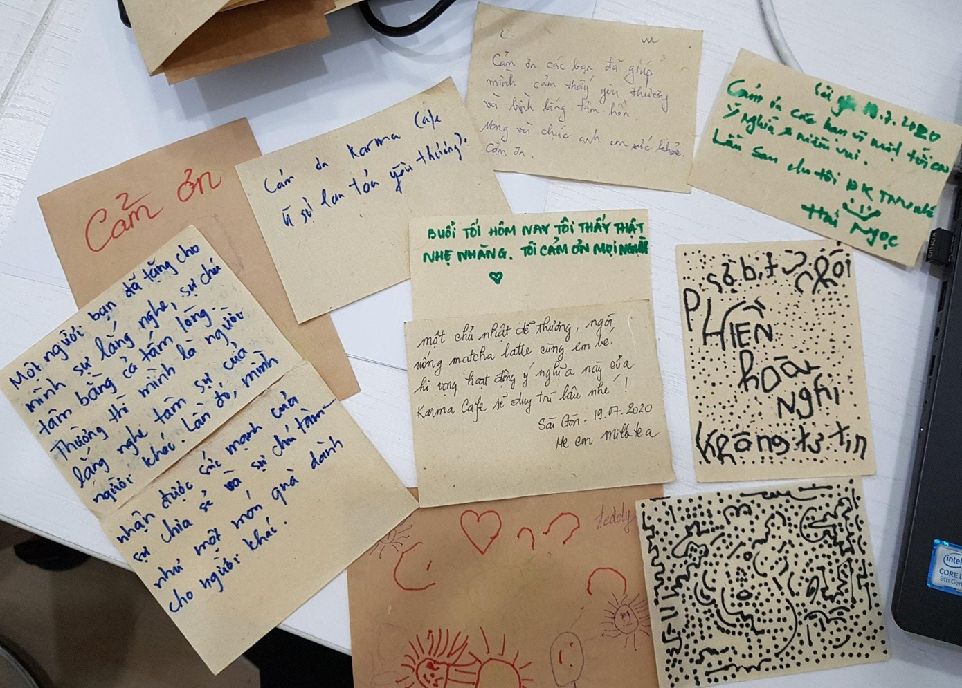 Khách có thể để lại những cảm nhận của mình để người đến sau tiếp tục vòng tròn lan tỏa.