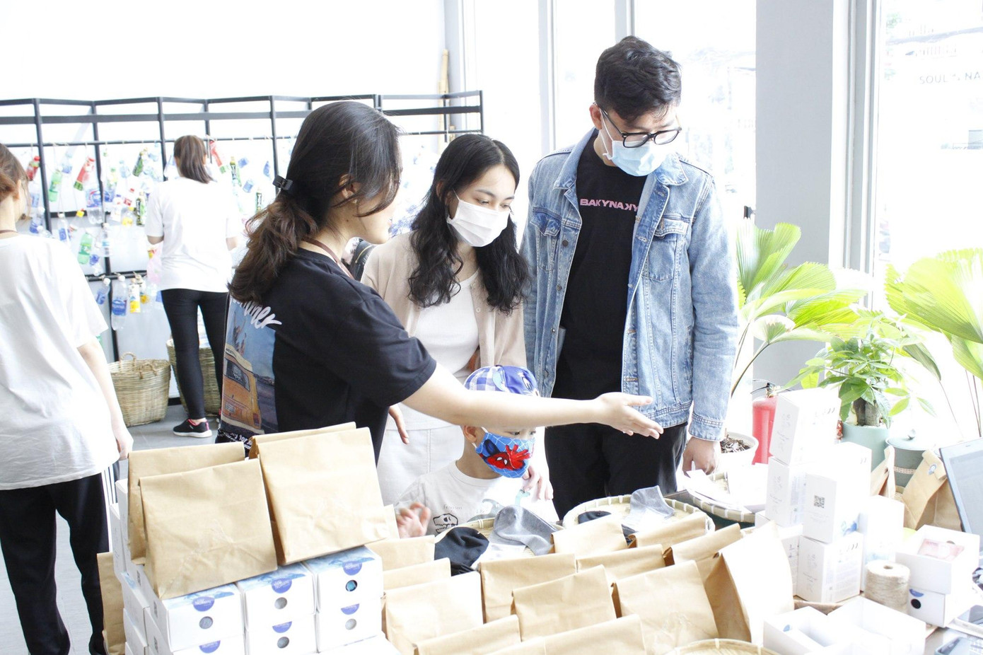 Những đôi vớ được dệt từ sợi nhựa của Resocks.