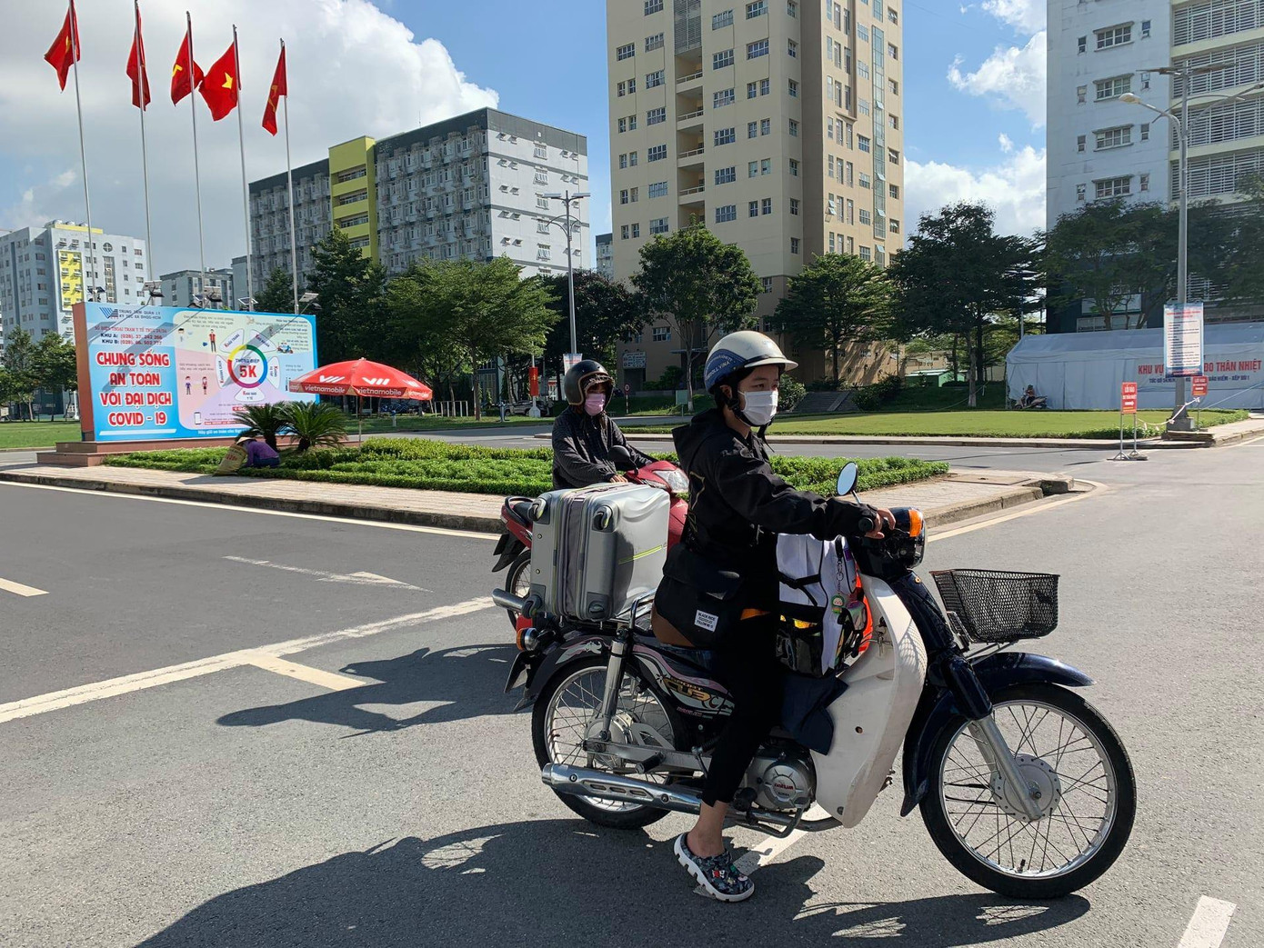 Trong buổi sáng 29/5, đã có hơn 2.000 sinh viên rời khỏi KTX ĐHQG TP. HCM.