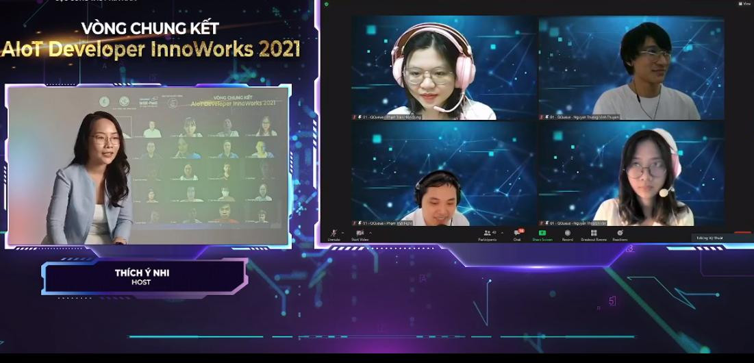 Các thành viên nhóm trình bày về dự án tại cuộc thi trực tuyến "AIoT Develeoper InnoWorks 2021".