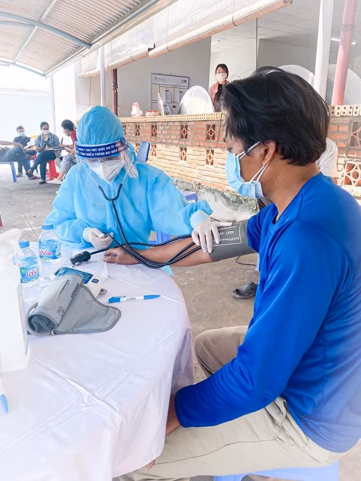 Sinh viên Khoa Y (ĐHQG TP. HCM) tham gia hỗ trợ phòng chống dịch tại TP.HCM.