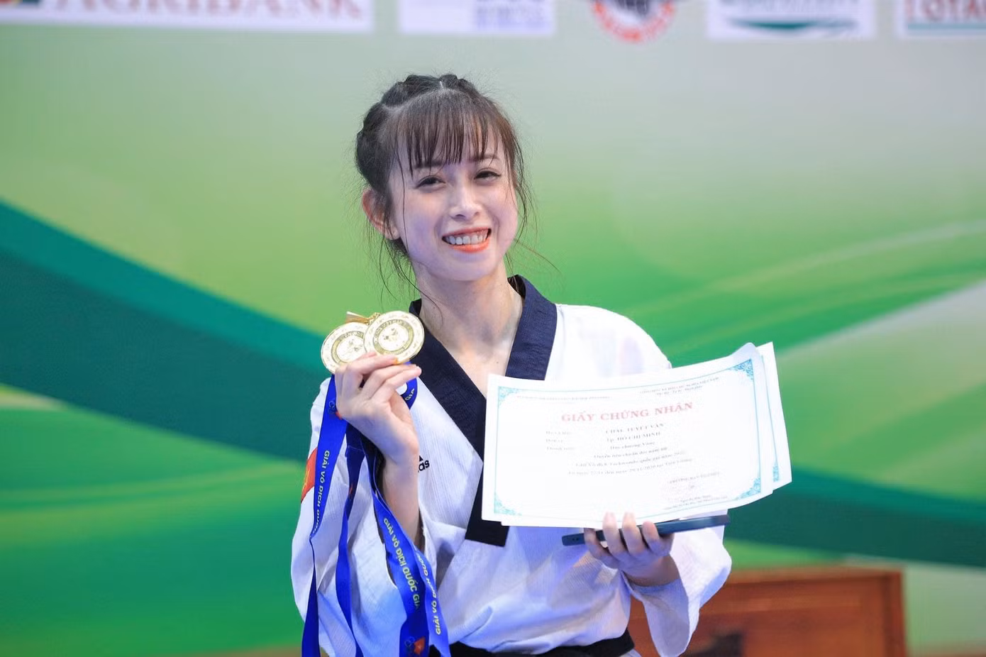 Châu Tuyết Vân sở hữu 11 HCV thế giới, 7 HCV châu Á các cấp và 4 lần vô địch SEA Games.