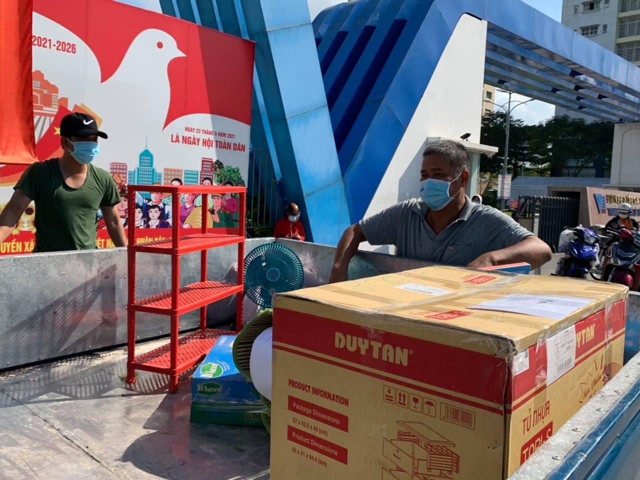 Xe tải nhỏ hỗ trợ việc di chuyển và ký gửi đồ đạc