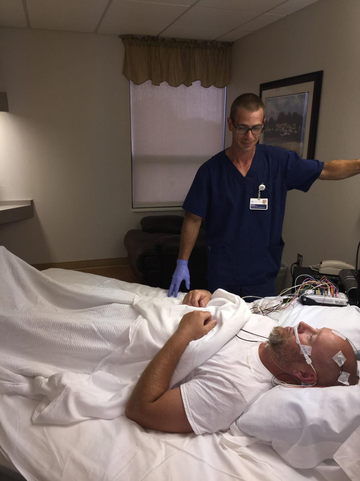 Thực hiện nghiên cứu đo giấc ngủ. Ảnh minh họa. Thực hiện nghiên cứu đo giấc ngủ. Ảnh minh họa.