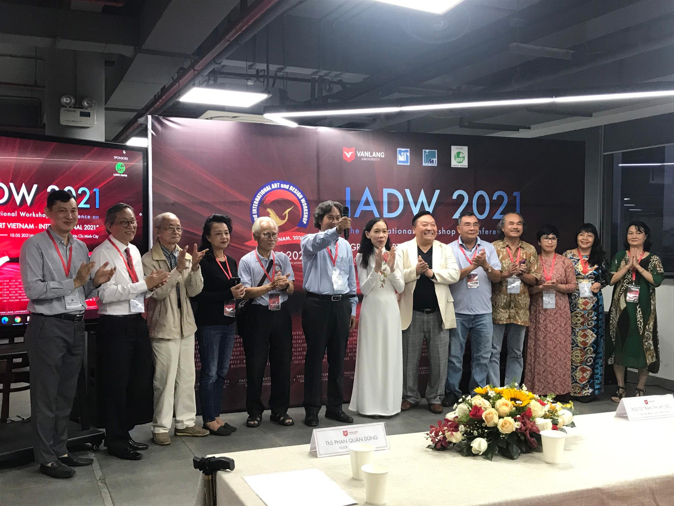 Các đại biểu tham gia khai mạc IADW 2021.