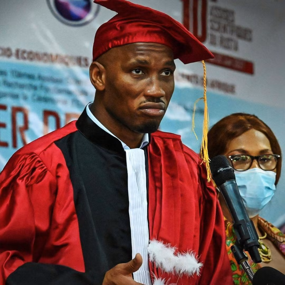 Bạn không nhìn lầm đâu, đây chính là Didier Drogba huyền thoại.