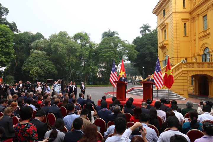 Tổng thống Donald Trump rời Hà Nội, kết thúc chuyến thăm Việt Nam ảnh 16