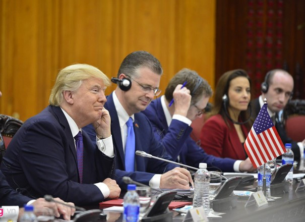 Tổng thống Donald Trump rời Hà Nội, kết thúc chuyến thăm Việt Nam ảnh 10