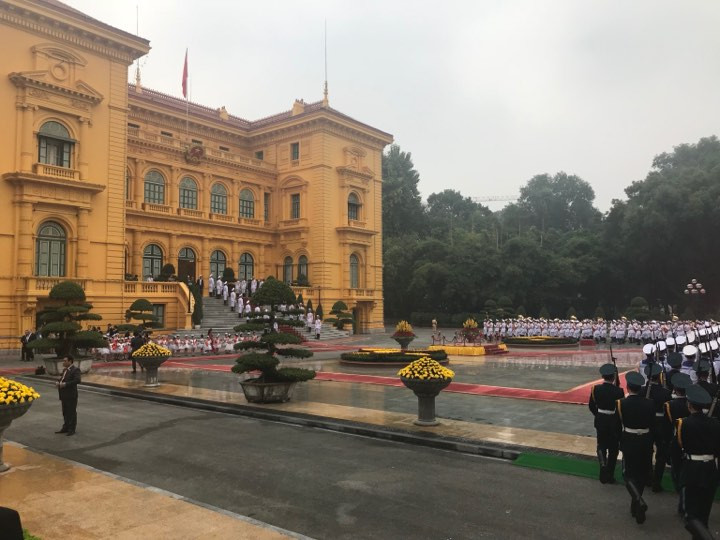 Tổng thống Donald Trump rời Hà Nội, kết thúc chuyến thăm Việt Nam ảnh 34