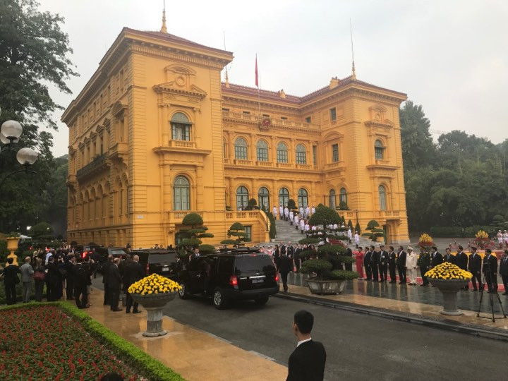 Tổng thống Donald Trump rời Hà Nội, kết thúc chuyến thăm Việt Nam ảnh 29