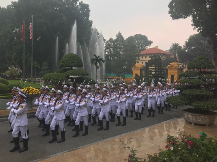 Tổng thống Donald Trump rời Hà Nội, kết thúc chuyến thăm Việt Nam ảnh 36