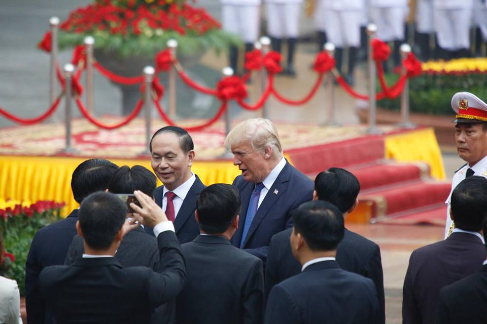 Tổng thống Donald Trump rời Hà Nội, kết thúc chuyến thăm Việt Nam ảnh 22