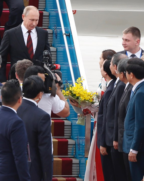 Hàn Quốc gắn quốc kỳ Việt Nam trên chuyến bay APEC ảnh 13