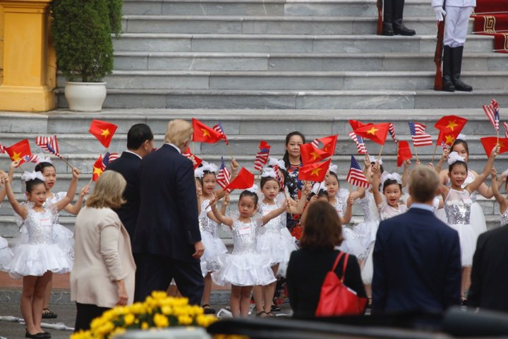 Tổng thống Donald Trump rời Hà Nội, kết thúc chuyến thăm Việt Nam ảnh 24