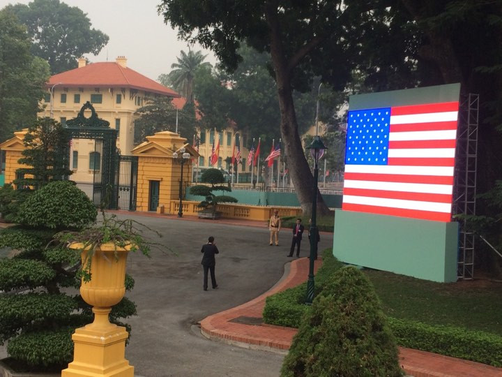 Tổng thống Donald Trump rời Hà Nội, kết thúc chuyến thăm Việt Nam ảnh 40