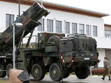 Tên lửa Patriot đã được NATO nhất trí triển khai tại vùng biên giới Thổ Nhĩ Kỳ nhằm cảnh báo Syria