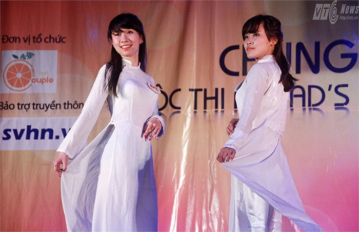 Trong phần thi trang phục, những cá tính của các thí sinh bắt đầu được bộc lộ rõ nét