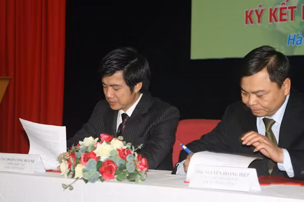 Lễ ký kết hợp tác truyền thông năm 2012 giữa Báo Tiền Phong và UB ATGT Quốc gia. Ảnh Minh Đức