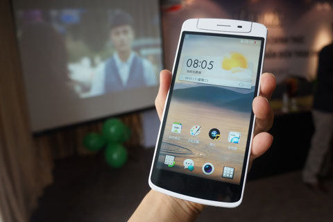 Màn hình Full HD, chip lõi tứ Snapdragon 600