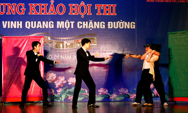 Trong những hoàn cảnh nguy hiểm, các chiến sĩ đều thể hiện tinh thần 