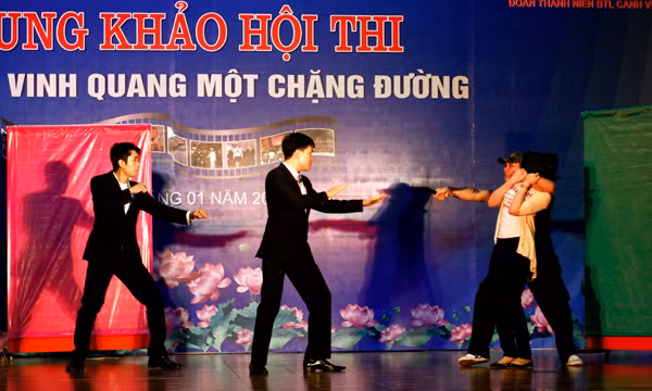 Trong những hoàn cảnh nguy hiểm, các chiến sĩ đều thể hiện tinh thần 