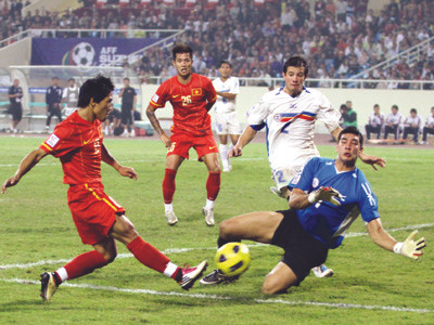 Đội tuyển Việt Nam sẽ phải đối mặt với hàng thủ dày đặc của Singapore không kém gì Philippines . Ảnh: Xuân Phú Đội tuyển Việt Nam sẽ phải đối mặt với hàng thủ dày đặc của Singapore không kém gì Philippines