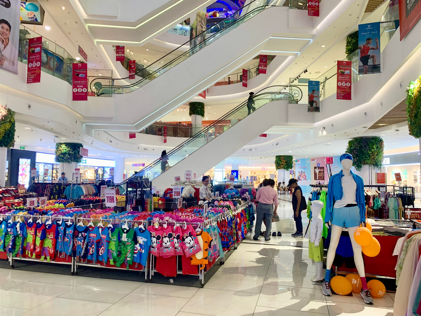 Bất động sản bán lẻ cải thiện nguồn cung và giá thuê. Ảnh: Gia Linh