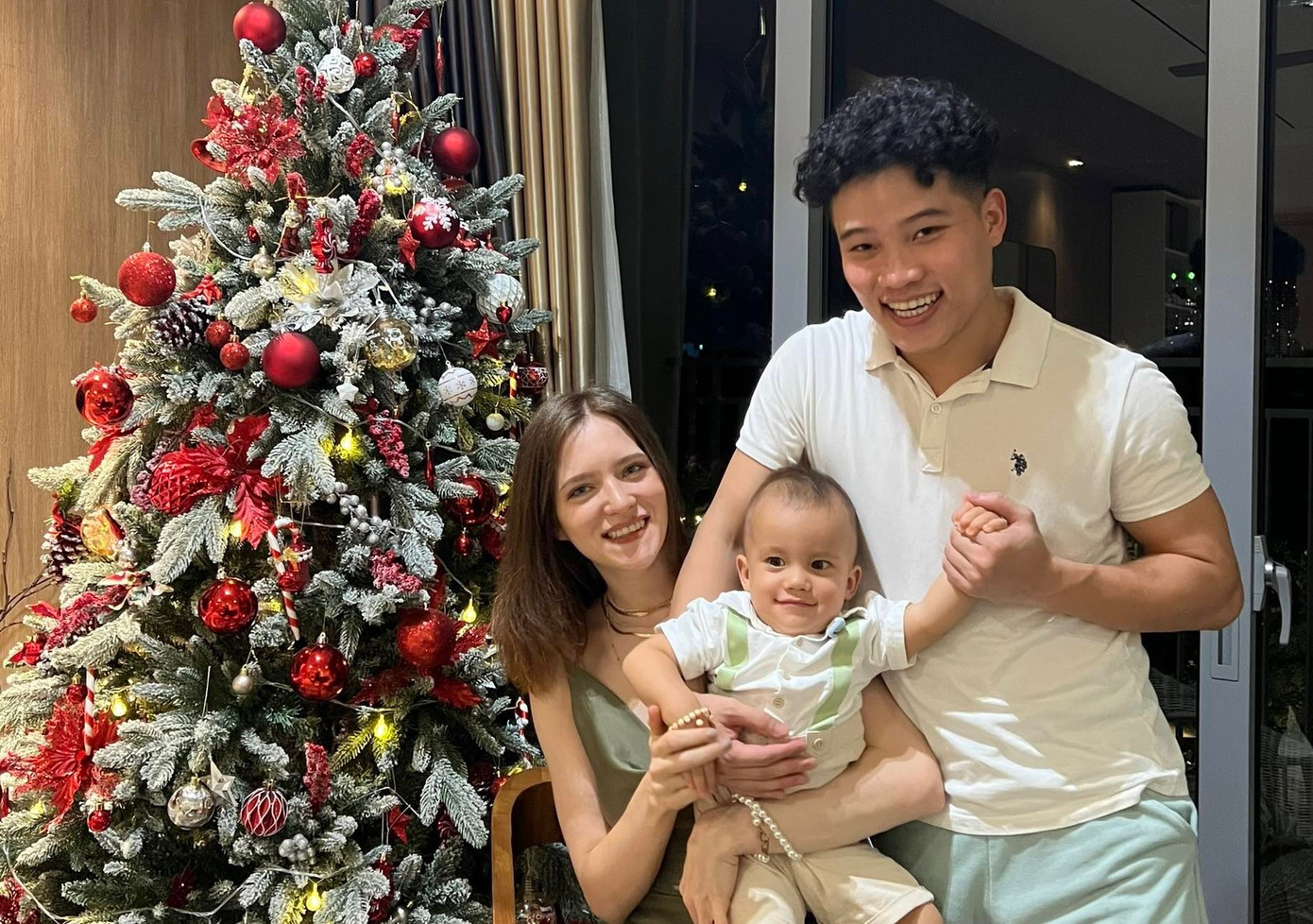 Khoảnh khắc "cô dâu Nga" đón năm mới 2024 bên gia đình nhỏ (Ảnh: NVCC).