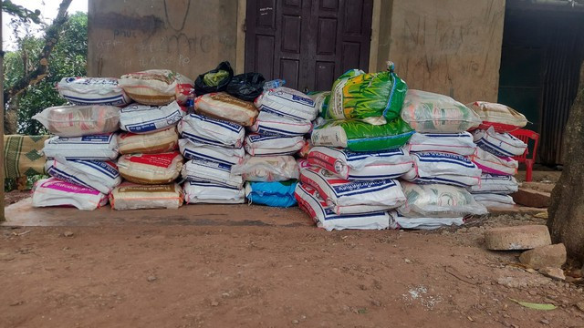 Sau khi tiếp nhận số hàng hóa người dân giao nộp, lực lượng chức năng sẽ bàn giao lại cho chủ hàng